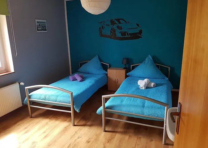 招待所 环高速赛车旅馆 *