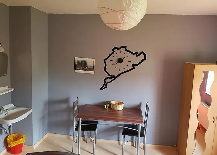 环高速赛车旅馆 招待所 Meuspath