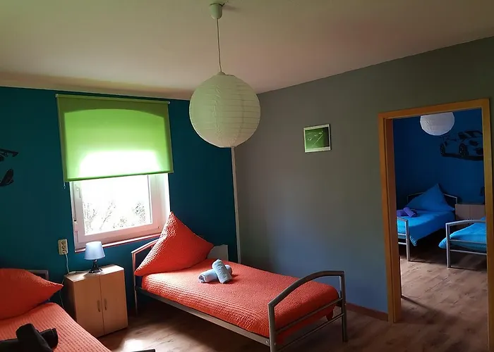 环高速赛车旅馆 招待所 *