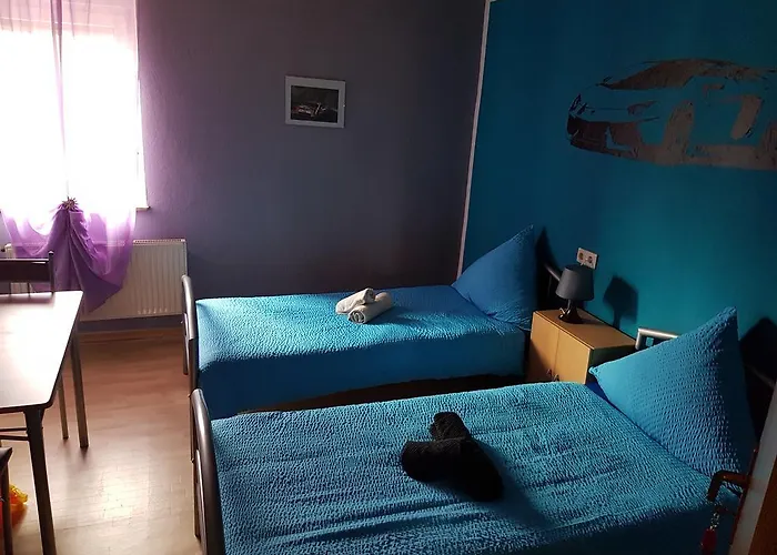 招待所 环高速赛车旅馆 *