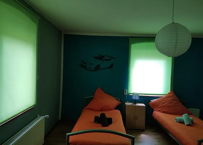 招待所 环高速赛车旅馆 *