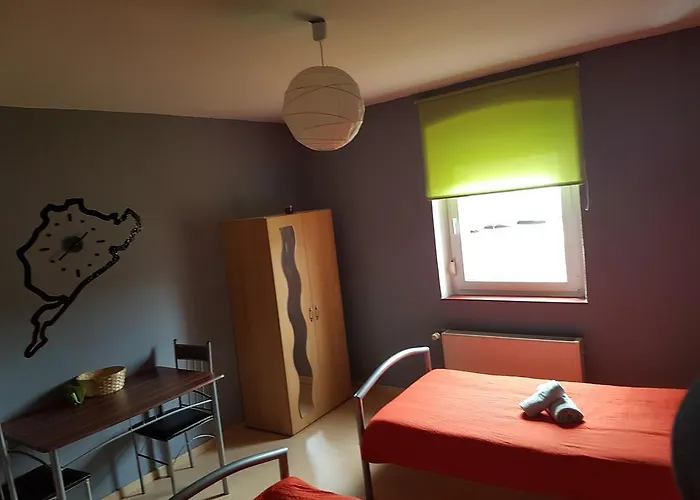 环高速赛车旅馆 招待所 *